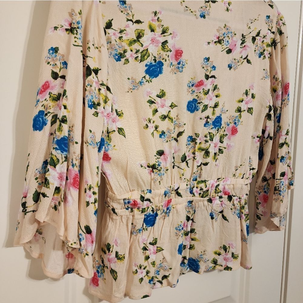 Vylette Top - Picture 4 of 4